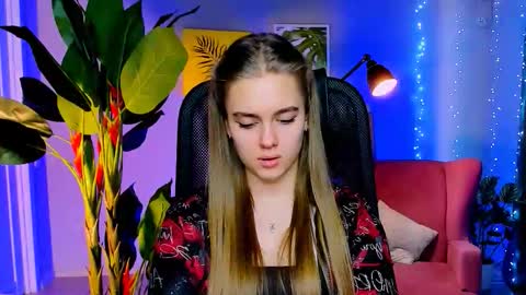 Snapshot of junewoods chatting on January 19, 2026, 9:24 am junewoods online show from January 19, 2026, 9:24 am