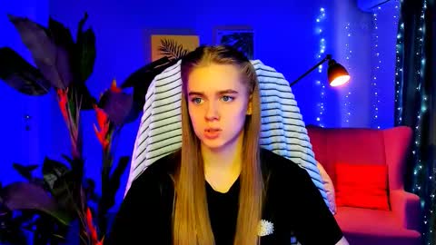 Snapshot of junewoods chatting on February 25, 2026, 7:40 am junewoods online show from February 25, 2026, 7:40 am