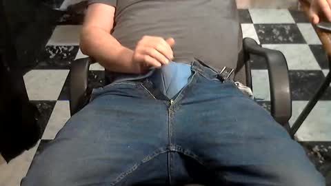 junkerdc1 online show from April 8, 2026, 3:17 am