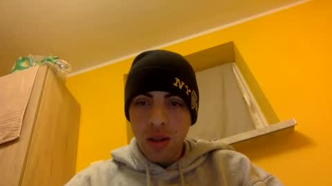 Snapshot of just4fun69xx chatting on February 9, 2025, 3:11 am Vero y Tom online show from February 9, 2025, 3:11 am