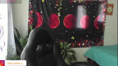 Snapshot of just_katiex chatting on January 8, 2025, 9:23 pm Sofia online show from January 8, 2025, 9:23 pm