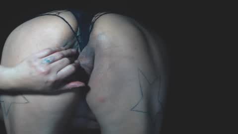 Layla online show from November 15, 2025, 10:56 am