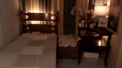 Snapshot of justine_hunk chatting on May 5, 2026, 6:43 am justine_hunk online show from May 5, 2026, 6:43 am