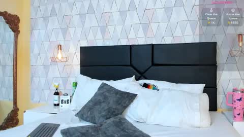 Justine online show from November 22, 2025, 4:11 am