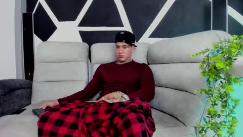 justinfuller_31 online show from November 6, 2025, 11:15 pm