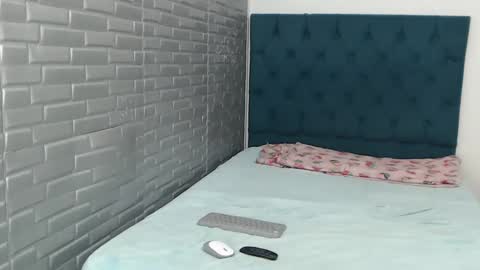 Snapshot of juviaandgray chatting on December 27, 2024, 2:14 am juviaandgray online show from December 27, 2024, 2:14 am