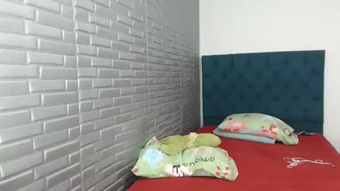 Snapshot of juviaandgray chatting on January 19, 2025, 12:17 am juviaandgray online show from January 19, 2025, 12:17 am