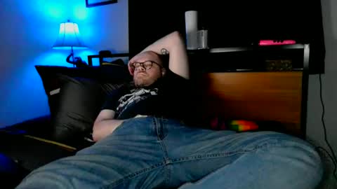 MidsizeBiGuy online show from January 1, 2025, 7:09 am