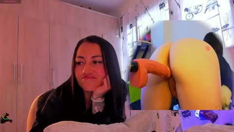  Karolin  online show from April 12, 2026, 10:26 pm