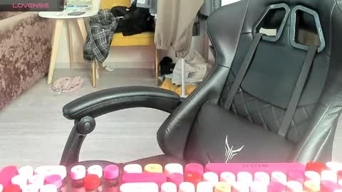 Snapshot of k_and_alice chatting on April 5, 2026, 8:00 am Alice online show from April 5, 2026, 8:00 am