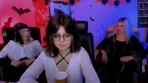 kaela_spell_ online show from October 31, 2025, 9:38 pm