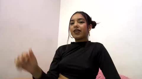 KAHELIINDEPENDENT MODEL online show from December 4, 2024, 5:05 am