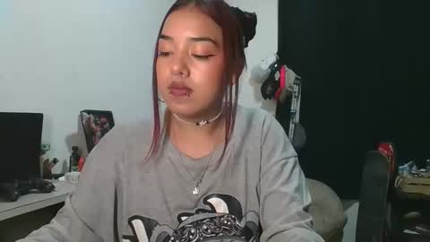 KAHELIINDEPENDENT MODEL online show from November 8, 2025, 3:29 am