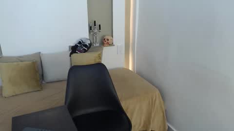 Karina online show from October 18, 2025, 3:02 pm