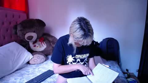 kaira111 online show from November 12, 2025, 11:54 am