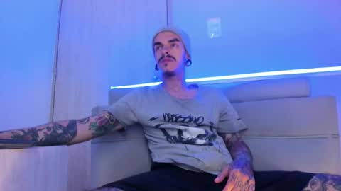 Snapshot of kaletattoos chatting on December 21, 2025, 1:29 pm Kale online show from December 21, 2025, 1:29 pm