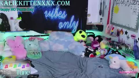 KalieKitten online show from May 1, 2026, 8:57 pm