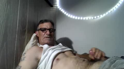 kalifornia91666 online show from November 3, 2025, 10:42 pm