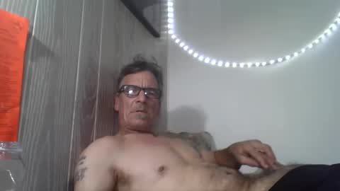 kalifornia91666 online show from December 18, 2025, 11:22 pm