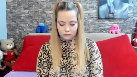 kalindahot online show from November 19, 2025, 7:03 pm