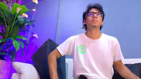 Snapshot of kane_del_toro chatting on November 4, 2025, 1:32 pm kane_del_toro online show from November 4, 2025, 1:32 pm