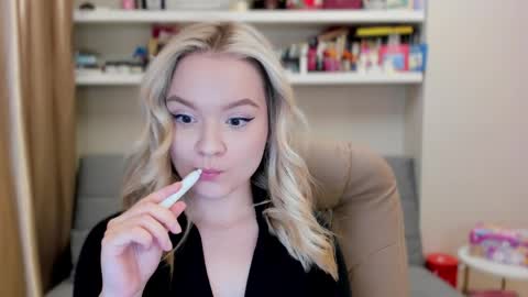 Snapshot of kara_smith_ chatting on April 18, 2026, 11:05 pm Kara. Off from 15th till 24th of December online show from April 18, 2026, 11:05 pm