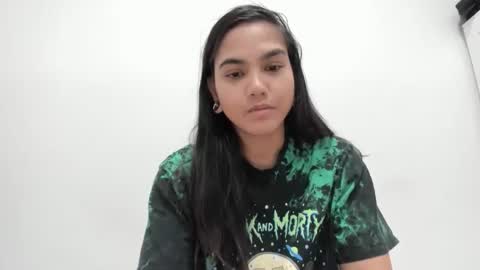 Snapshot of karebearxx chatting on May 1, 2026, 10:03 pm Kare Bear online show from May 1, 2026, 10:03 pm