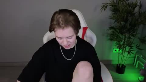 Snapshot of karen_lxve chatting on March 2, 2026, 9:27 am Karen online show from March 2, 2026, 9:27 am