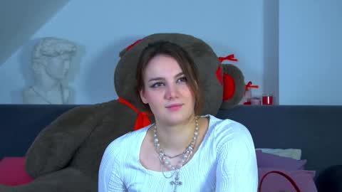 Karen online show from November 25, 2025, 6:41 pm