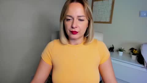 Snapshot of karenenergy chatting on December 4, 2025, 6:34 am Karenenergy online show from December 4, 2025, 6:34 am