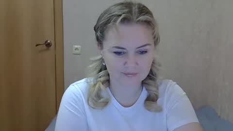 karennelsonx online show from November 26, 2025, 2:07 pm