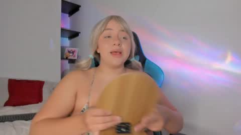 Snapshot of kariina_wong chatting on June 4, 2026, 11:11 pm kariina_wong online show from June 4, 2026, 11:11 pm