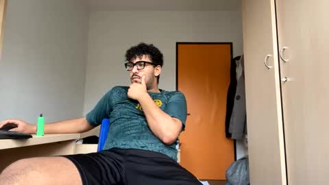 Snapshot of karim03larbi chatting on February 28, 2025, 10:20 am karim03larbi online show from February 28, 2025, 10:20 am