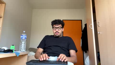 Snapshot of karim03larbi chatting on March 7, 2025, 12:34 pm karim03larbi online show from March 7, 2025, 12:34 pm