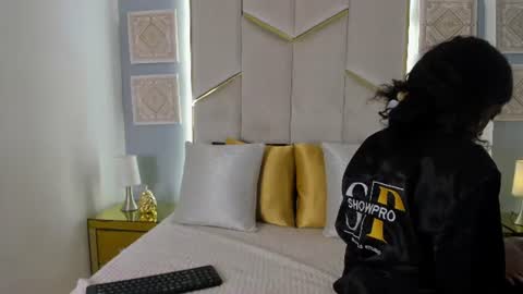 karinaacox online show from June 18, 2026, 12:09 pm