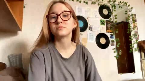 Snapshot of karinamuccia chatting on April 9, 2026, 8:20 am Karina online show from April 9, 2026, 8:20 am