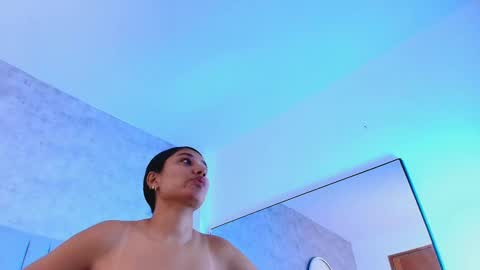 Snapshot of karla__ruiz chatting on October 19, 2025, 1:39 am Karla online show from October 19, 2025, 1:39 am