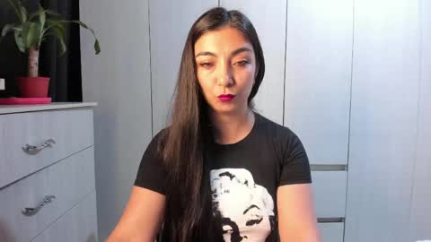 Snapshot of karla_hernandez chatting on May 21, 2026, 10:44 am Karla online show from May 21, 2026, 10:44 am