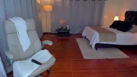 Karlita online show from February 12, 2026, 5:02 am