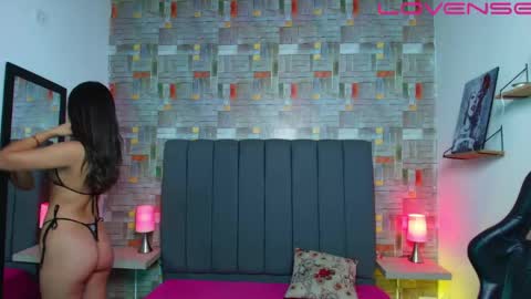 Snapshot of karla_latin_ chatting on April 19, 2026, 1:43 pm Karla online show from April 19, 2026, 1:43 pm