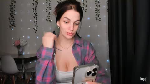 karla_lim online show from February 4, 2025, 9:20 pm