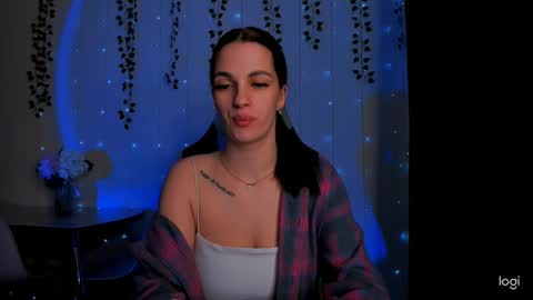 karla_lim online show from February 13, 2025, 10:11 pm