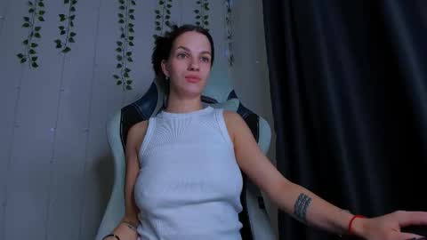 karla_lim online show from November 1, 2025, 8:49 am