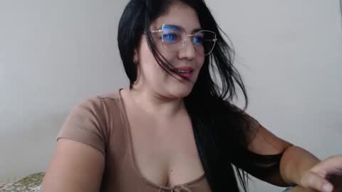 Snapshot of karla_sweet_18 chatting on May 20, 2026, 9:43 pm NEW online show from May 20, 2026, 9:43 pm