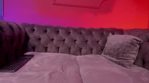 carla  online show from November 7, 2025, 4:23 am