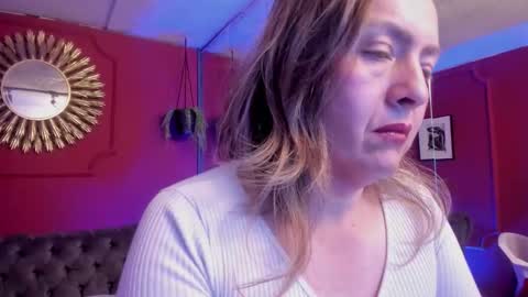 carla  online show from November 20, 2025, 3:18 am