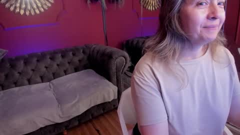 carla  online show from November 23, 2025, 3:28 am