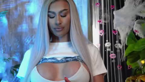 Snapshot of karlabart chatting on October 27, 2025, 8:13 pm KarlaBart online show from October 27, 2025, 8:13 pm