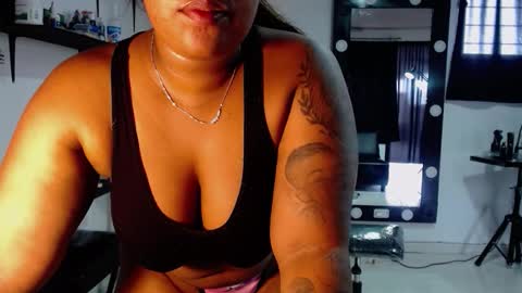 karlaluann online show from November 11, 2025, 1:44 pm