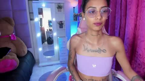 karlaslutskinny__ online show from April 18, 2026, 7:40 pm